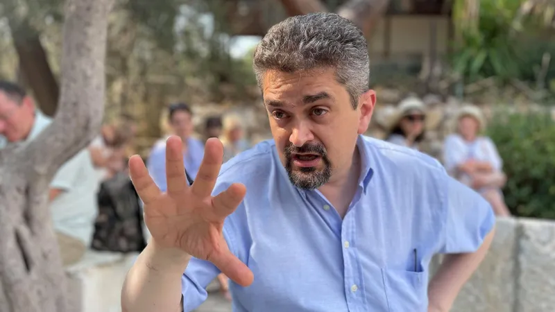 Paleologu îi taxează dur pe intelectualii care compară certificatul verde cu „nazipass”/FOTO: Facebook/Theodor Paleologu