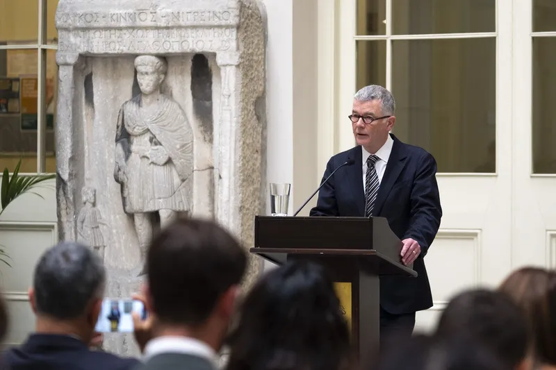 Șeful MI6, Sir Richard Moore, la Istanbul, unde a lansat portalul Silent Courier - Foto: Profimedia Images
