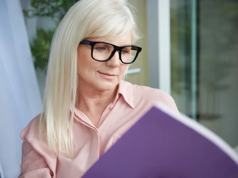 900 lei în plus după trecerea la pensie limită de vârstă pentru un pensionar. Cât a muncit? Document - Foto: Freepik
