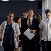 Ministrul rafila și conducerea Spiatlului Pantelimon - Foto: INQUAM PHOTOS / Octav Ganea