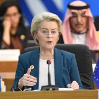Ursula von der Leyen, medic de profesie, a salvat un pasager la bordul unui avion. Ce s-a întâmplat - foto: Profimedia Images (rol ilustrativ)