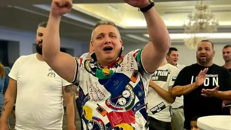 Mircea Nebunu a urmărit în România, dar liber și fericit în Italia Foto: Facebook