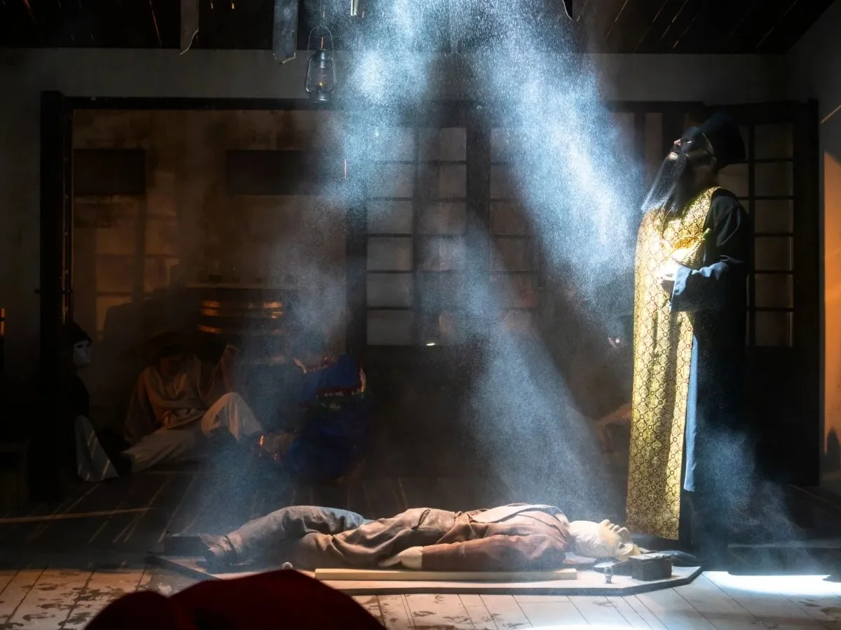 Tavan fals căzut peste un actor la Teatrul Național din Iași chiar în timpul spectacolului