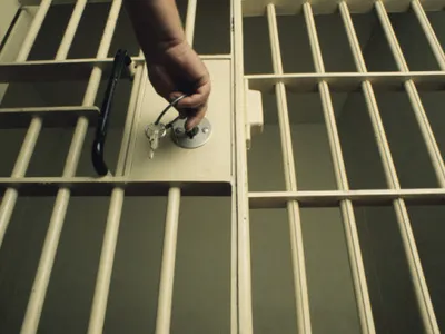 Un bărbat din Capitală a făcut închisoare degeaba aproape o lună după ce polițiștii l-au identificat greșit. Cum s-a întâmplat totul