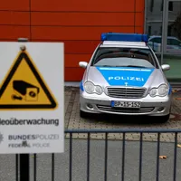 Un român de 14 ani s-a dus cu mașina mamei la fast-food. Poliția austriacă l-a fugărit cu 100 km/oră Foto: Profimedia Images (fotografie cu caracter ilustrativ)