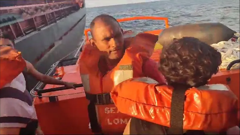 Nava afectată de explozie pe Marea Neagră, ancorată - Foto: X/Radu Tudor