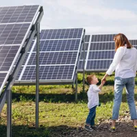 Câmp de panouri fotovoltaice - Foto: Freepik
