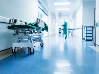 CNAS schimbă regulile după care pacienții pot fi tratați în privat pe banii statului. Ce prevede proiectul pus în transparență