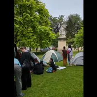 Studenții s-au strând în curtea Facultății de Psihologie Foto: Captură facebook/ solidaritatea România - Palestina