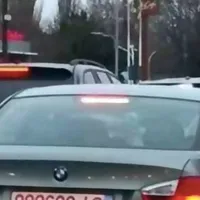 Un „bizon” bătrân cu BMW s-a faultat singur, după o şicanare în trafic/FOTO: ziaruldeiasi.ro