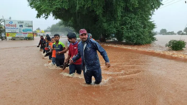 Inundații catastrofale și în India: 124 de morți, zeci de dispăruți, apele nu se retrag/FOTO: CNN