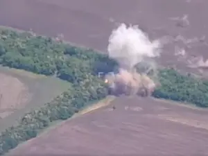 VIDEO Un HIMARS al Ucrainei face țăndări sistemul URAGAN de rachete al lui Putin de 5.000.000$ - Foto: X / @WarVehicle