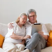 2.500.000 de pensionari primesc pensia pe card cu 2 săptămâni mai devreme în luna mai. De ce? - Foto: Freepik