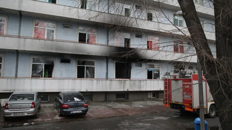 Un incediu a izbucnit, vineri dimineață, în jurul orei 5.00, la Institutul „Matei Balș” din Capitală. Foto Inquam Photos/Octav Ganea