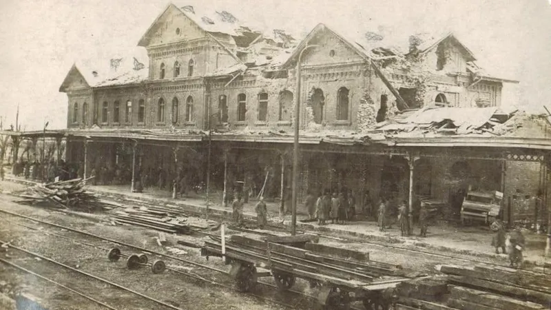 917, august 5. Mărășești. Gara din oraș bombardată de inamic  ANR, SJAN Mehedinți, Colecția de Documente Fotografice, fotografia 4-1