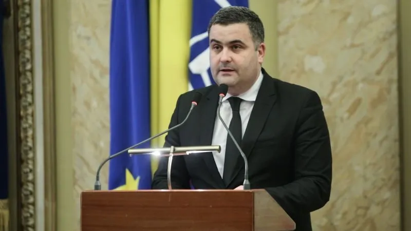 Gabriel Leș apără poziția PSD. Nu spune nimic de problemele numirii unui nou șef al Armatei. Foto Inquam Photos/George Călin