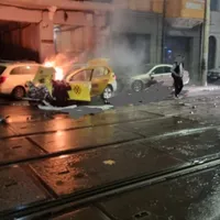 Un taxi a intrat frontal într-un autobuz STB și a luat foc: șoferul mort, 4 clienți la spital. / Foto: infotraficromania.ro