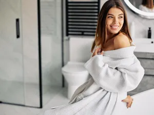 Obiectul din baie pe care îl neglijezi când faci curățenie. E plin de bacterii. Te poți îmbolnăvi - Foto: Freepik (Imagine cu rol ilustrativ)
