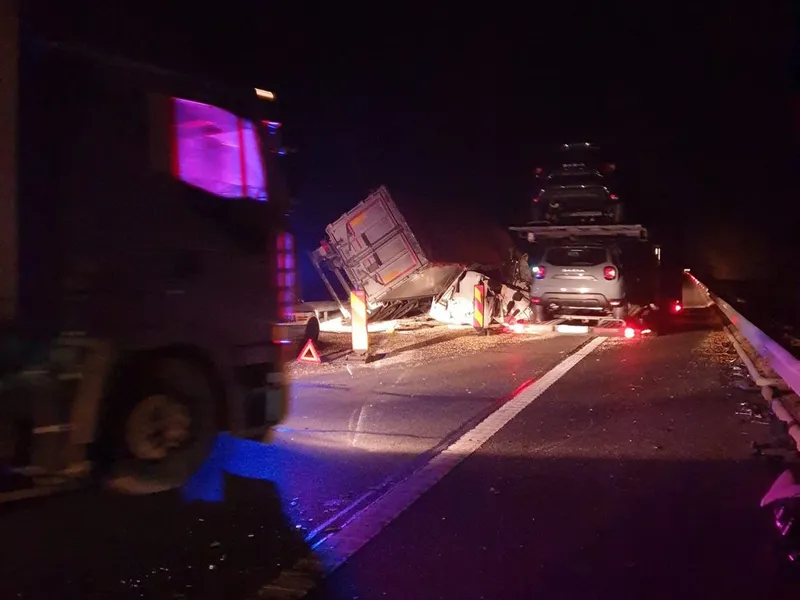 Accident grav pe autostrada A2. Două tiruri s-au ciocnit, iar traficul este blocat  foto: Facebook/ Marius Tila