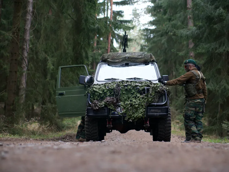 VIDEO UE a început livrarea a 90 de camioane off-road pentru a sprijini armata Ucrainei. Cât costă/ Pexels - Photo by Kony Xyzx