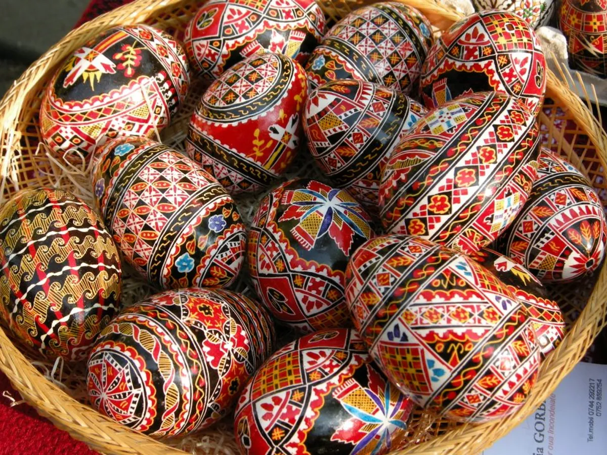 Maraton de 17 ore de încondeiat ouă la Sfântu Gheorghe: „Noaptea încondeierii ouălor” începe vineri