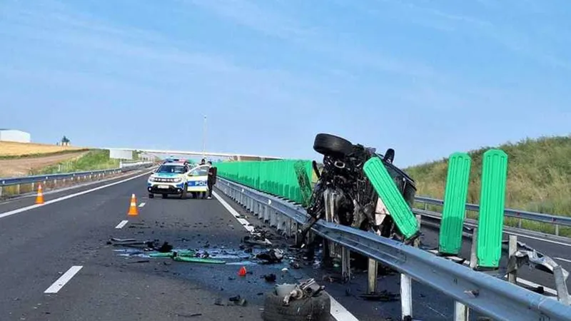 Accident grav, pe „Autostrada Ford”. Un șofer de 21 ani s-a răsturnat singur cu mașina - Foto: ISU