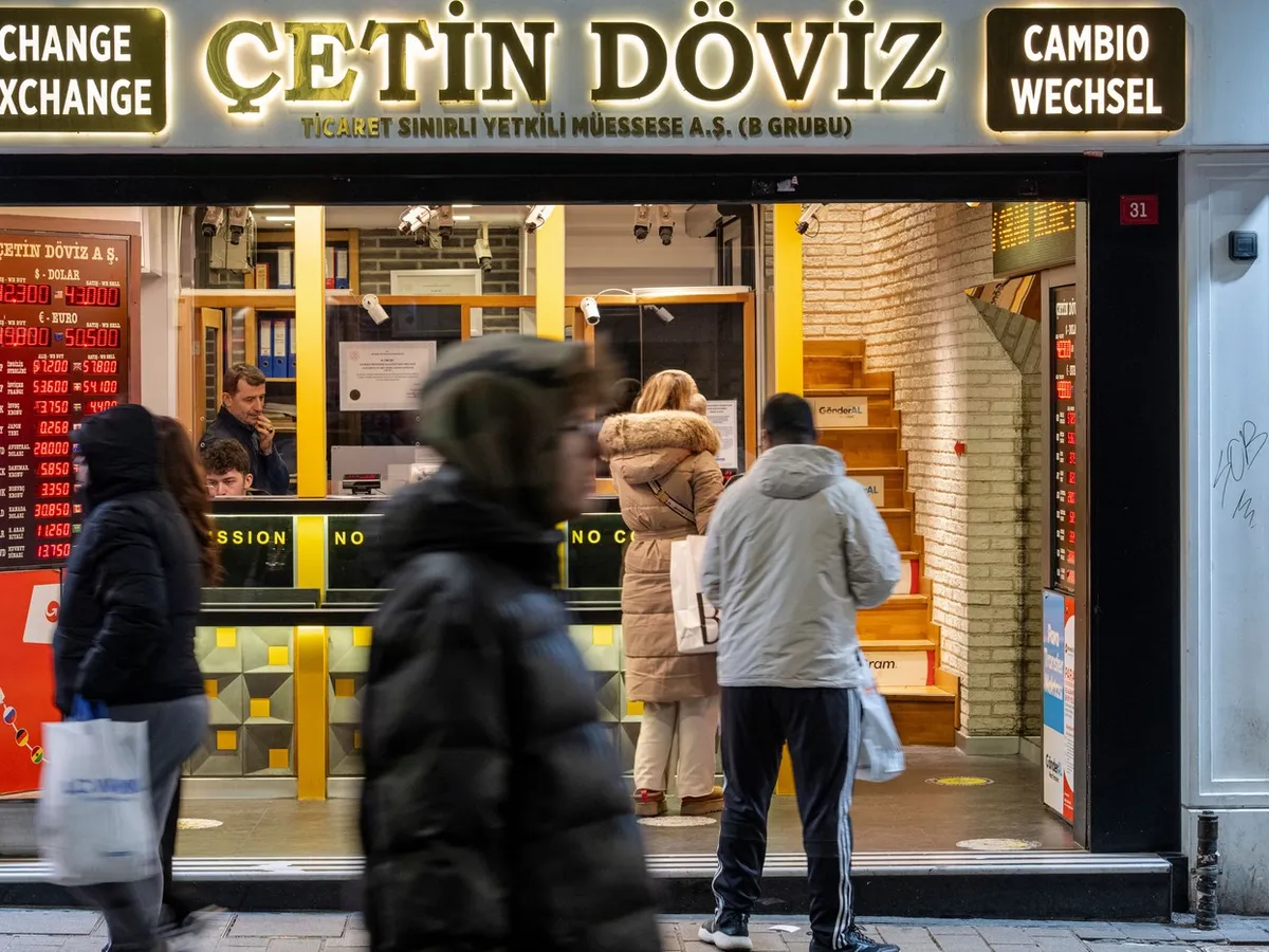 Casă de schimb valutar din Istanbul - Foto: Profimedia Images (Imagine cu rol ilustrativ)