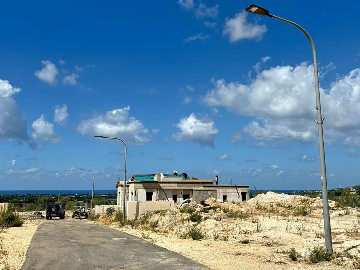 CONSTRUCȚIE AMÂNATĂ Lucrările de construcție la Kibbutz Matzuva, la puțin peste doi kilometri de granița Israelului cu Libanul, au fost afectate de conflictul în curs.