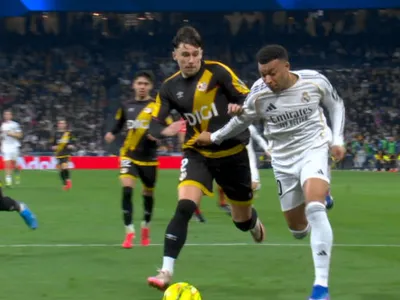 Andrei Rațiu a pus mâna pe Kylian Mbappe în careu și zeci de mii de oameni au reacționat la unison! Verdictul specialistului