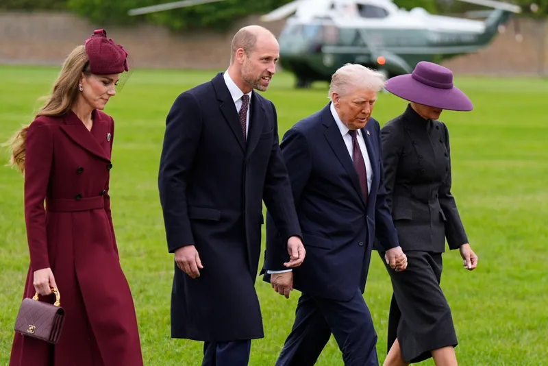 Donald Trump și Prima Doamnă , alături de Familia regală - Foto: Profimedia Images