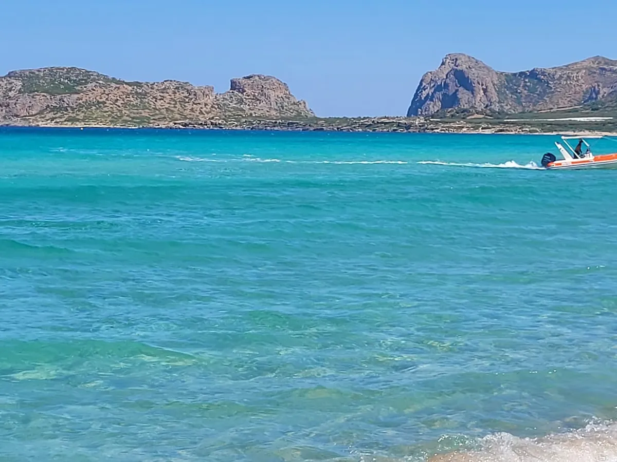 Plaja cu nisip roz Falassarna Beach din Creta. / Foto: Forum Grecia