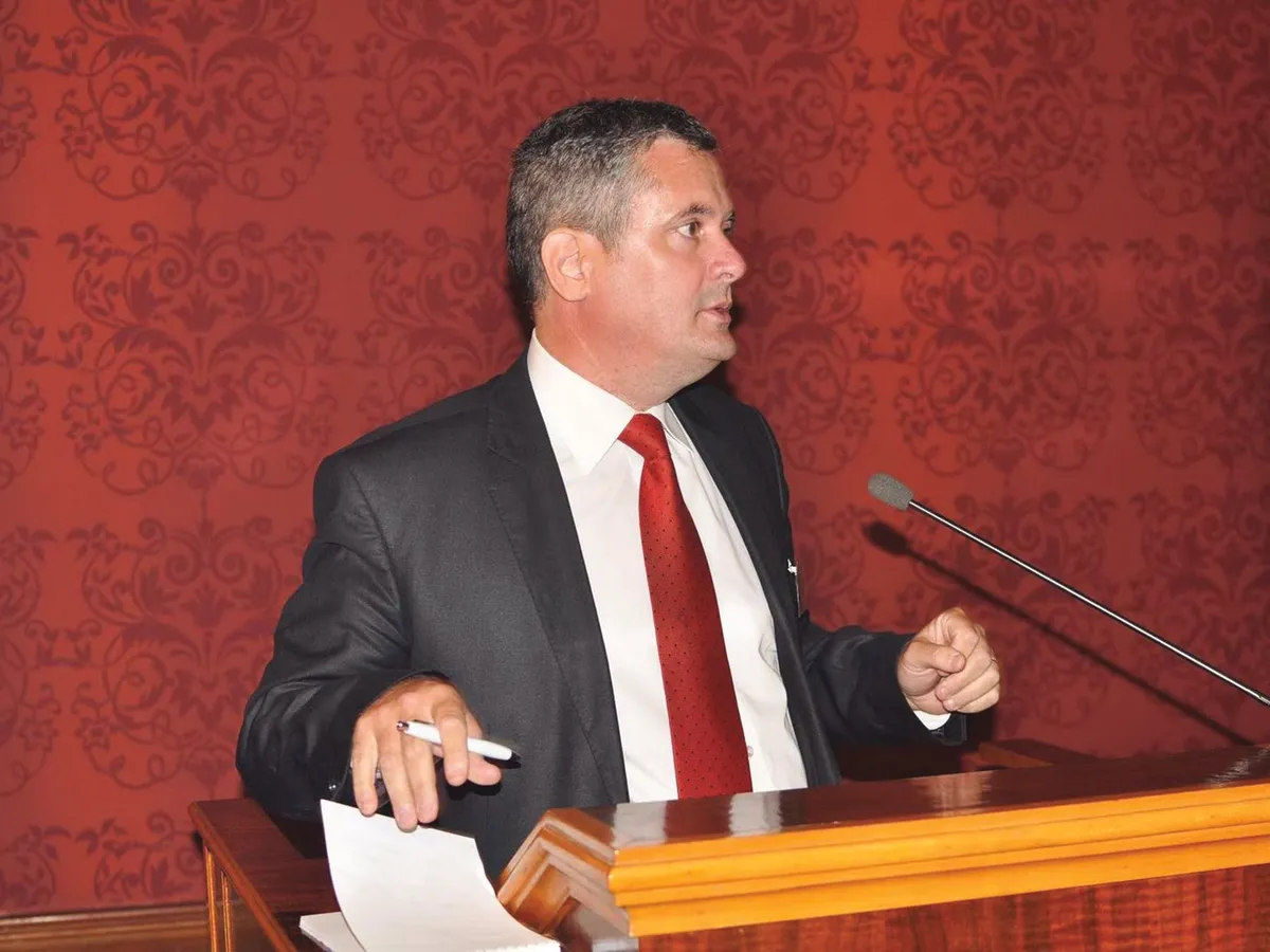 COMPLICITĂȚI  Romeo Couți, șeful TVR Cluj, a fost susținut de directoarea TVR, Doina Gradea, să cheltuie zeci de mii de dolari pentru emisiuni fără audiență