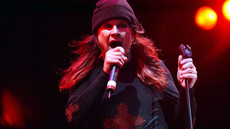 25 aprilie 2002. Ozzy Osbourne concertează la Ozzfest, Donnington Park, în Leicestershire - Foto: Profimedia Images