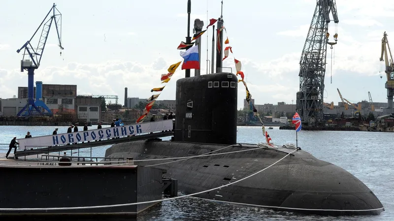 Alertă în Mediterană. Submarin rusesc plin cu rachete Kalibr, detectat în Strâmtoarea Gibraltar - Foto: Profimedia images