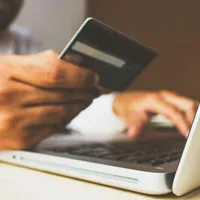După ce o femeie a făcut peste 50 de credite în numele altor persoane fără ca ei să ştie, impostorii acţionează şi online - Foto: Arhivă / imagine cu caracter ilustrativ
