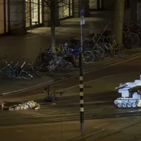 Luare de ostatici în magazinul Apple din Amsterdam. Atacatorul a fost imobilizat/FOTO: bbc.com