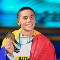 David Popovici a oferit fundițe făcute dintr-o medalie a lui de aur, copiilor bolnavi de cancer - Foto: prosport / imagine cu caracter ilustrativ