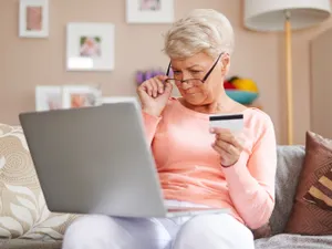 A început încărcarea pensie pe card. Ce bănci au virat banii? La ce oră primesc ceilalți pensionari - Foto: Freepik
