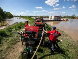 România pierde sute de milioane de euro din PNRR. Exemplu: Din 400 km de diguri, nu e gata 1 km - Foto: INQUAM PHOTOS / Ovidiu Micsik (Imagine cu rol ilustrativ)