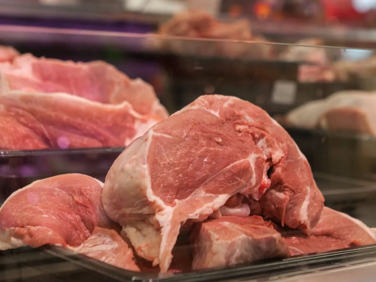 Când cumpărați carne pentru grătar, acordați atenție acestor șase detalii. Așa afli dacă e proaspătă