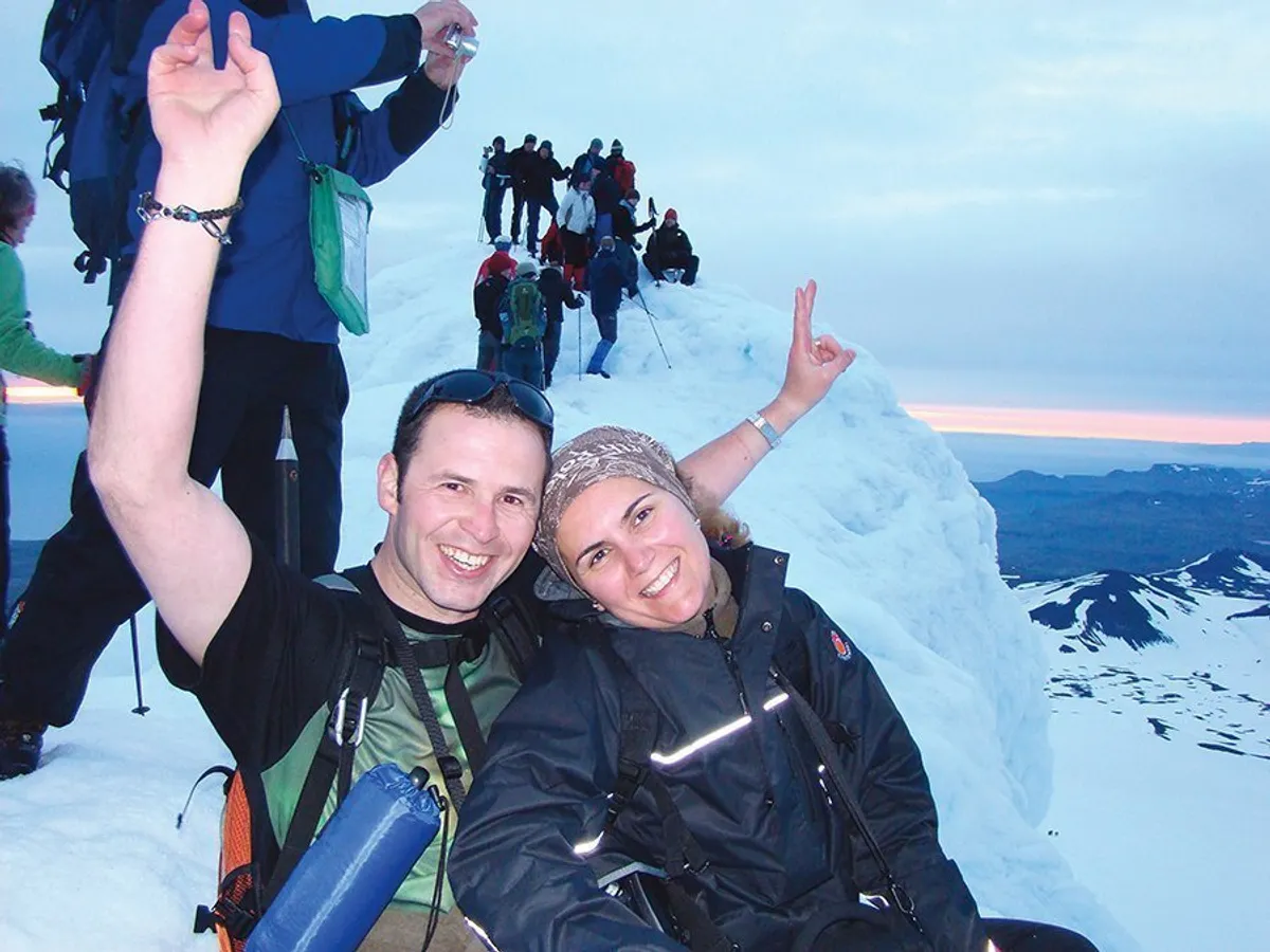 Gabriel și Mădălina pe ghețarul Snæfellsjökull