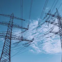 Stâlpi din rețeaua de energie electrică - Foto: Pexels (cu rol ilustrativ)