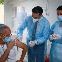 Valeriu Gheorghiță a anunțat administrarea dozei patru de vaccin anti-COVID-19/FOTO: Facebook/RoVaccinare