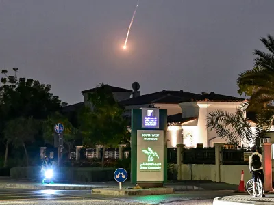 Coloană de fum observată în Dubai, după ce Emiratele spun că au interceptat rachete iraniene - Foto: Profimedia Images