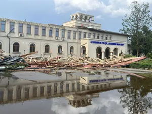 Foto: Furtuna de ieri din București a avariat puternic Academia de Poliție Sursa: Sindicatul Europol
