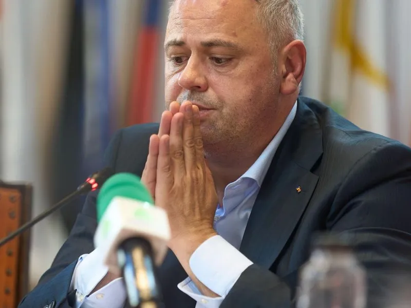 Florin Barbu, ministrul Agriculturii, în timpul unei conferinţe de presă - Foto: Profimedia Images