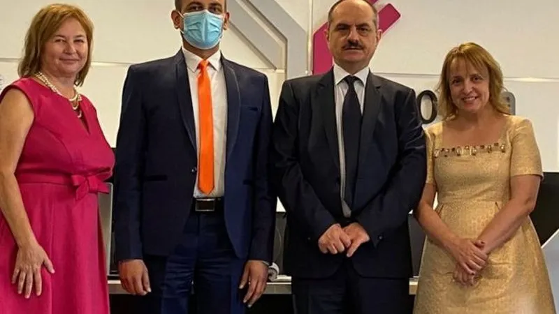 Virgil Păunescu, directorul Oncogen, cu ambasadorul Indiei la București