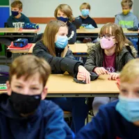 O regiune din Elveţia ridică obligativitatea purtării măştii / FT.com