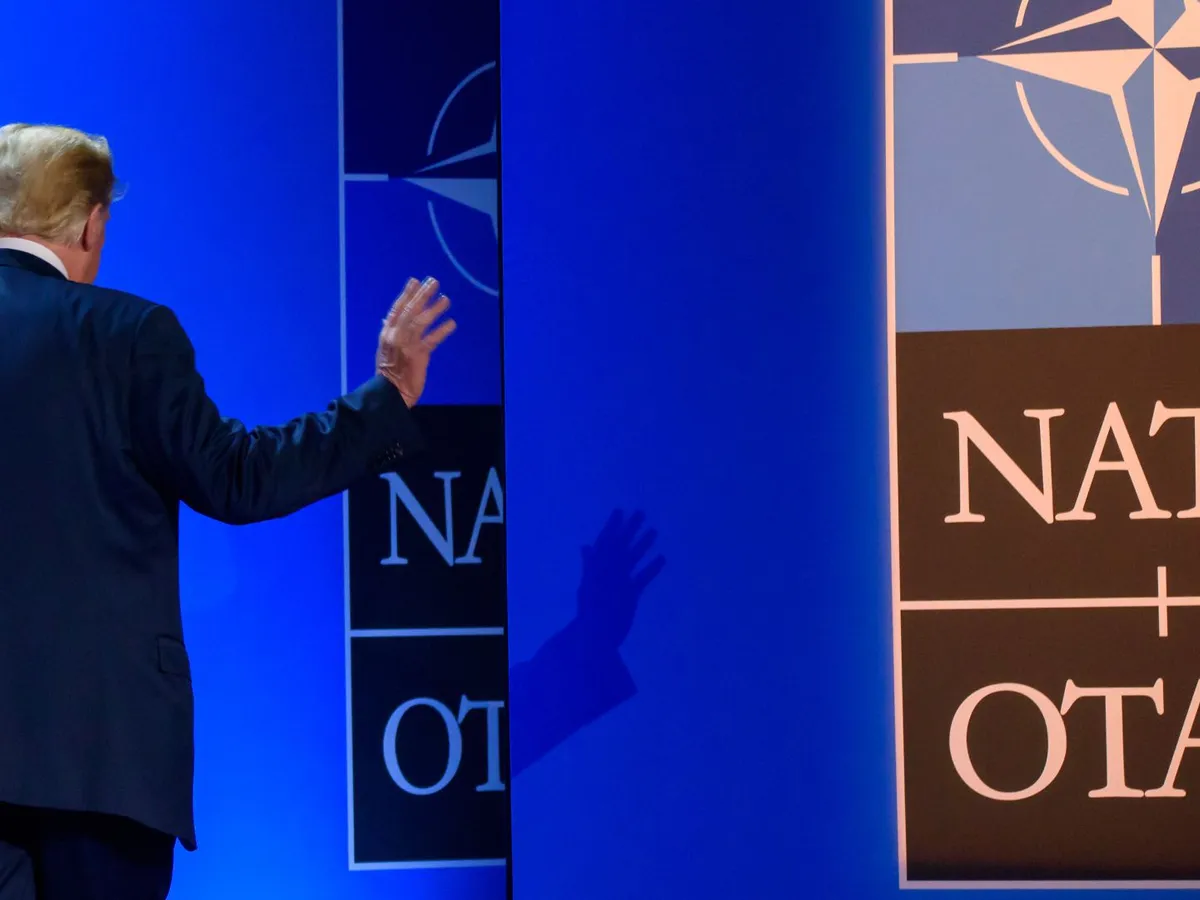 Trump reia criticile la adresa NATO și acuză alianța că „și-a creat singură o problemă”