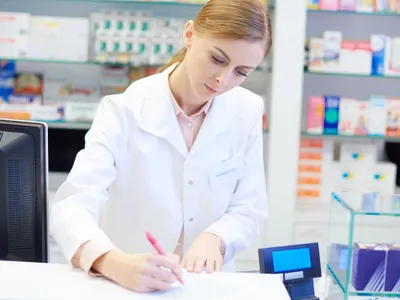 Farmacistă - Foto: Magnific (Imagine cu rol ilustrativ)